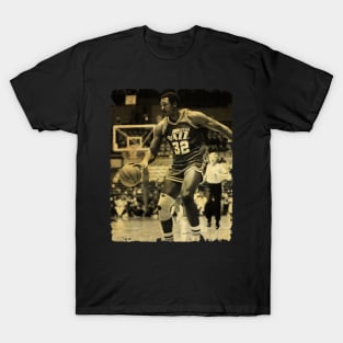 Karl Malone - Vintage Design Of Basketball T-Shirt